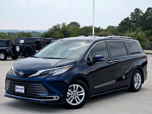 2022 Toyota Sienna Limited 7-Passenger