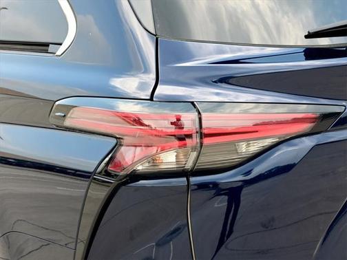 2022 Toyota Sienna Limited 7-Passenger