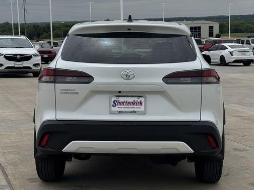 Wind Chill Pearl 2026 Toyota Corolla Cross L
