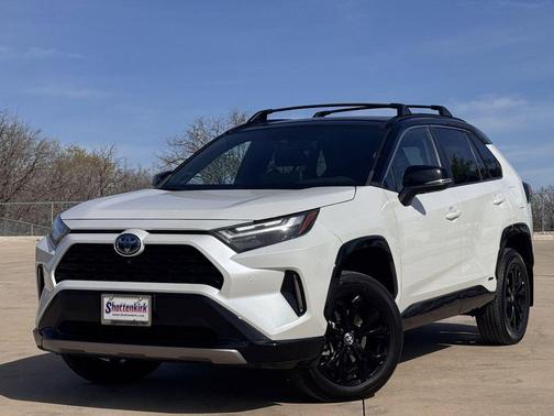 Wind Chill Pearl/Midnight Black Metallic 2023 Toyota RAV4 Hybrid SE