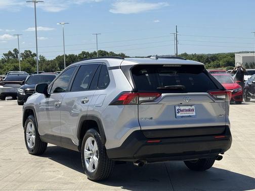 Silver Sky Metallic 2019 Toyota RAV4 XLE