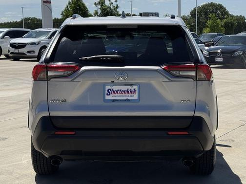 Silver Sky Metallic 2019 Toyota RAV4 XLE