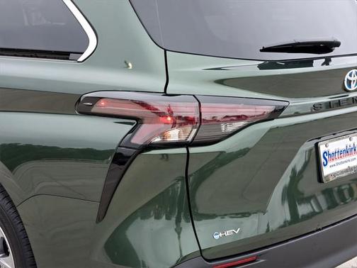 2025 Toyota Sienna LE