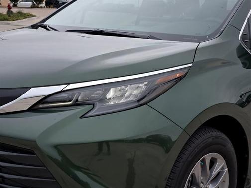 2025 Toyota Sienna LE