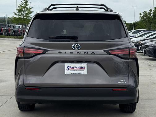 Predawn Gray Mica 2022 Toyota Sienna XLE
