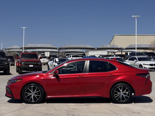 2022 Toyota Camry SE