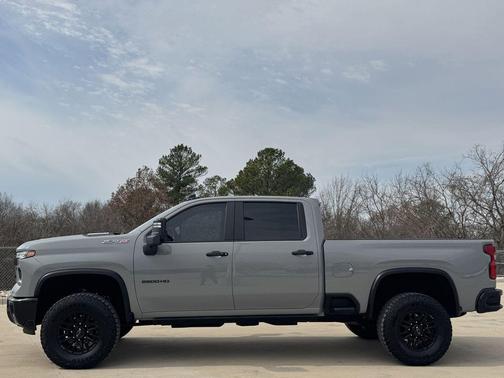 2024 Chevrolet Silverado 2500 4WD Crew Cab Standard Bed ZR2