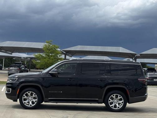 Diamond Black Crystal Pearlcoat 2022 Jeep Wagoneer Series I 4x2