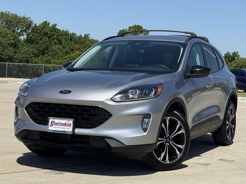 Iconic Silver Metallic 2022 Ford Escape SEL