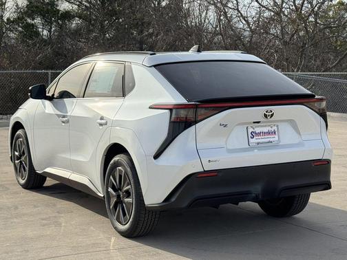 2026 Toyota bZ XLE Plus