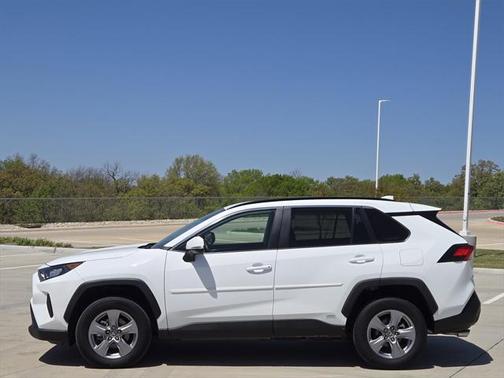 2022 Toyota RAV4 Hybrid LE