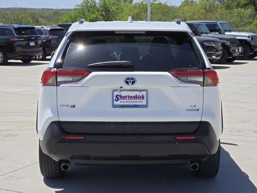 2022 Toyota RAV4 Hybrid LE