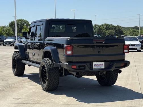 Black Clearcoat 2022 Jeep Gladiator Altitude 4x4