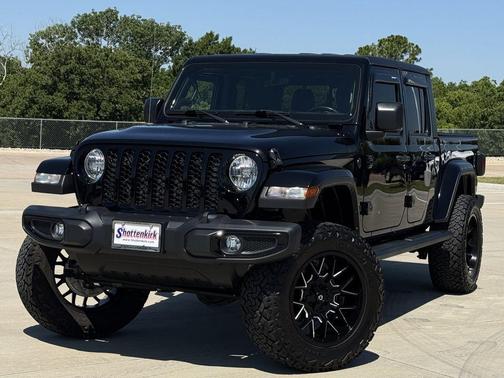 Black Clearcoat 2022 Jeep Gladiator Altitude 4x4