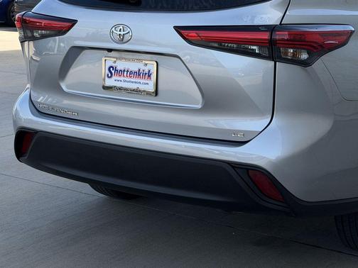Celestial Silver Metallic 2023 Toyota Highlander LE
