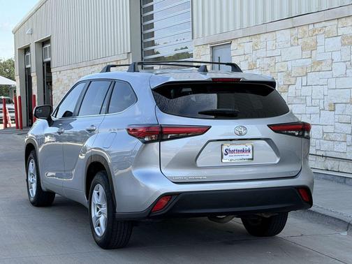 Celestial Silver Metallic 2023 Toyota Highlander LE