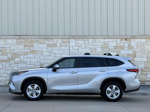 Celestial Silver Metallic 2023 Toyota Highlander LE
