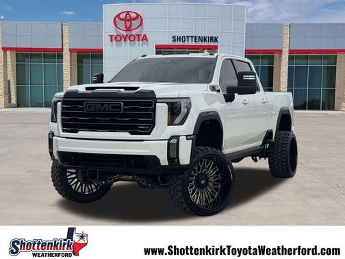 Summit White 2024 GMC Sierra 2500 AT4