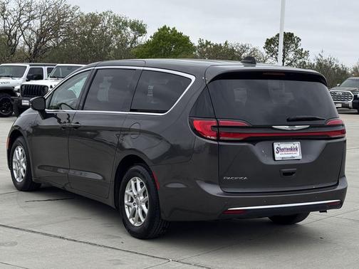 Granite Crystal Metallic Clearcoat 2023 Chrysler Pacifica Touring L