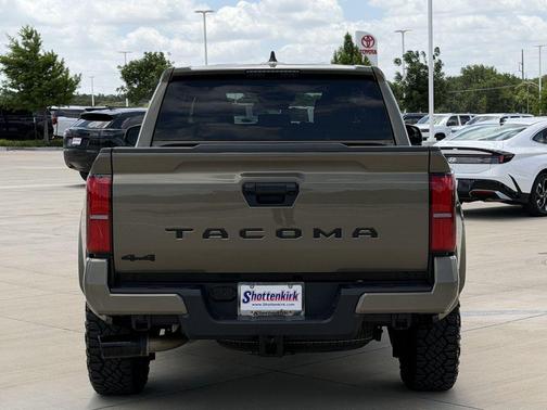 Bronze 2025 Toyota Tacoma TRD Sport