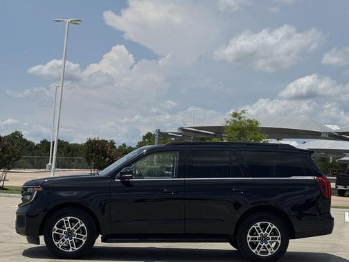 Black Metallic 2025 Ford Expedition Active