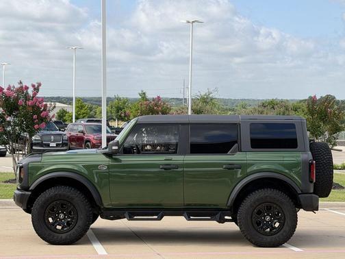 Eruption Green Metallic 2023 Ford Bronco Wildtrak