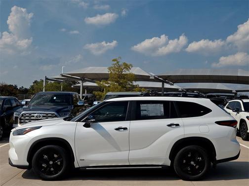 2025 Toyota Highlander Hybrid XLE