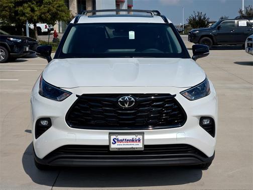 2025 Toyota Highlander Hybrid XLE
