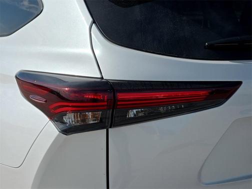 2025 Toyota Highlander Hybrid XLE