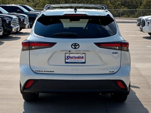 2025 Toyota Highlander Hybrid XLE