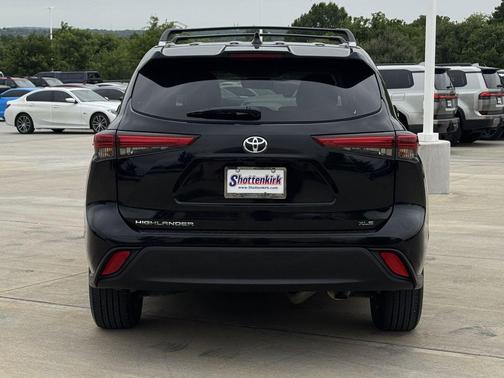 Midnight Black Metallic 2023 Toyota Highlander XLE
