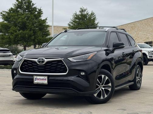 Midnight Black Metallic 2023 Toyota Highlander XLE
