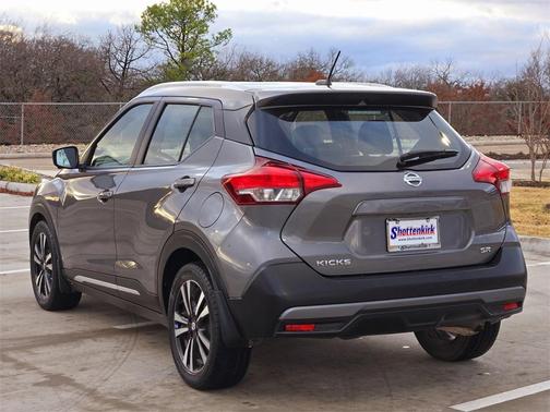Gun Metallic 2019 Nissan Kicks SR