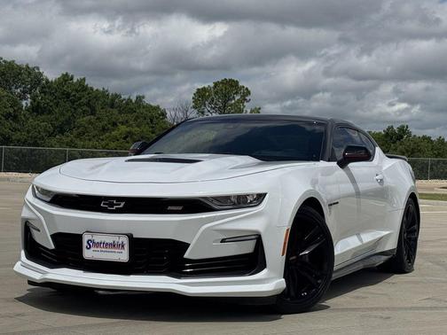 Summit White 2021 Chevrolet Camaro 2SS