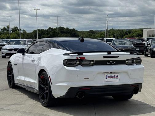 Summit White 2021 Chevrolet Camaro 2SS