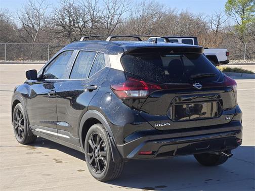 2022 Nissan Kicks SR