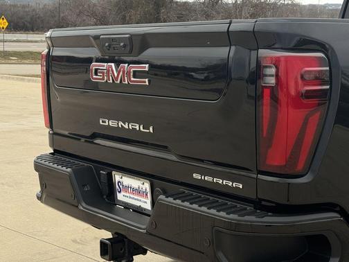 2024 GMC Sierra 2500 Denali