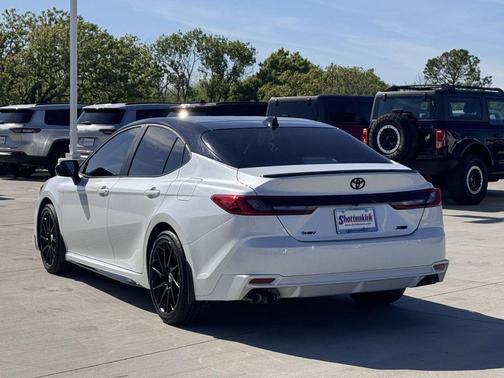 Wind Chill Pearl w/Midnight Black Metallic Roof 2026 Toyota Camry XSE