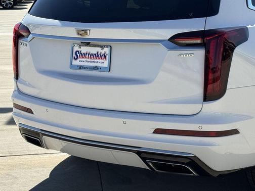 Crystal White Tricoat 2020 Cadillac XT6 Premium Luxury FWD