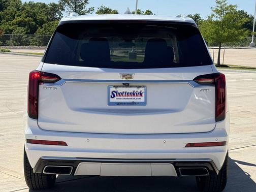 Crystal White Tricoat 2020 Cadillac XT6 Premium Luxury FWD