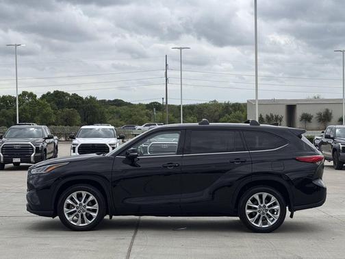 Midnight Black Metallic 2023 Toyota Highlander Limited