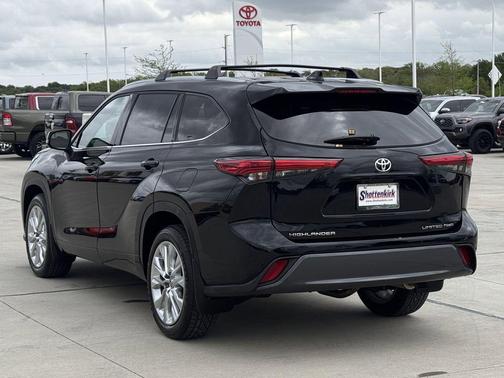 Midnight Black Metallic 2023 Toyota Highlander Limited
