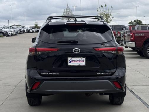 Midnight Black Metallic 2023 Toyota Highlander Limited