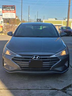 2019 Hyundai ELANTRA SE