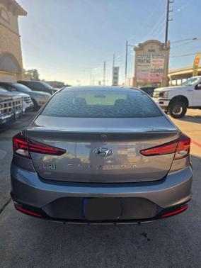 2019 Hyundai ELANTRA SE