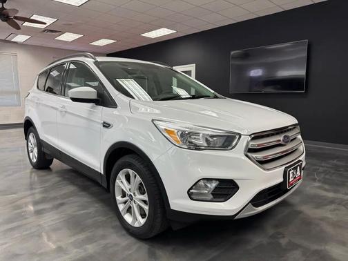 Oxford White 2018 Ford Escape SE