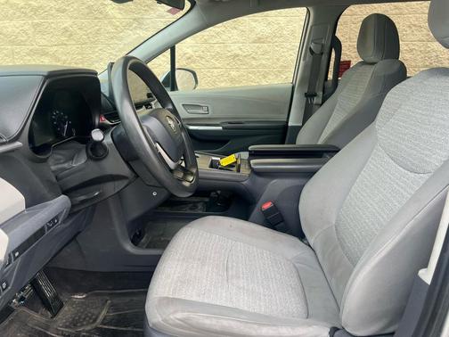 2021 Toyota Sienna LE