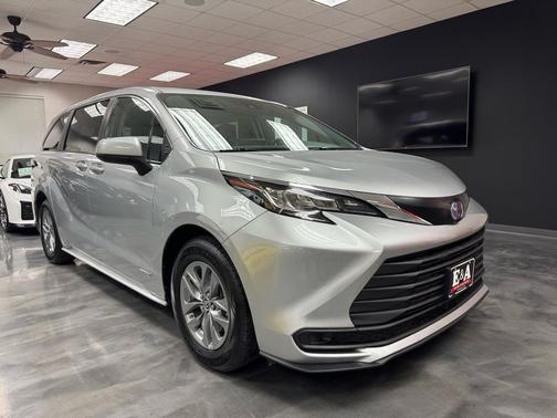 2021 Toyota Sienna LE