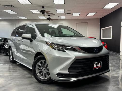 2021 Toyota Sienna LE