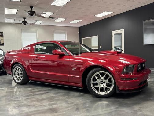 2005 Ford Mustang GT Premium